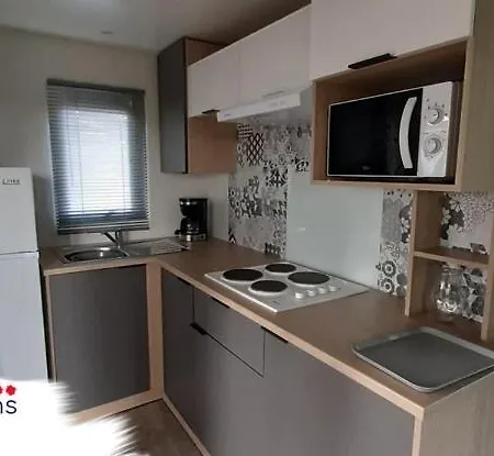 Camping, Hotel De Plein Air Les Marins Кемпинг Lapeyrouse